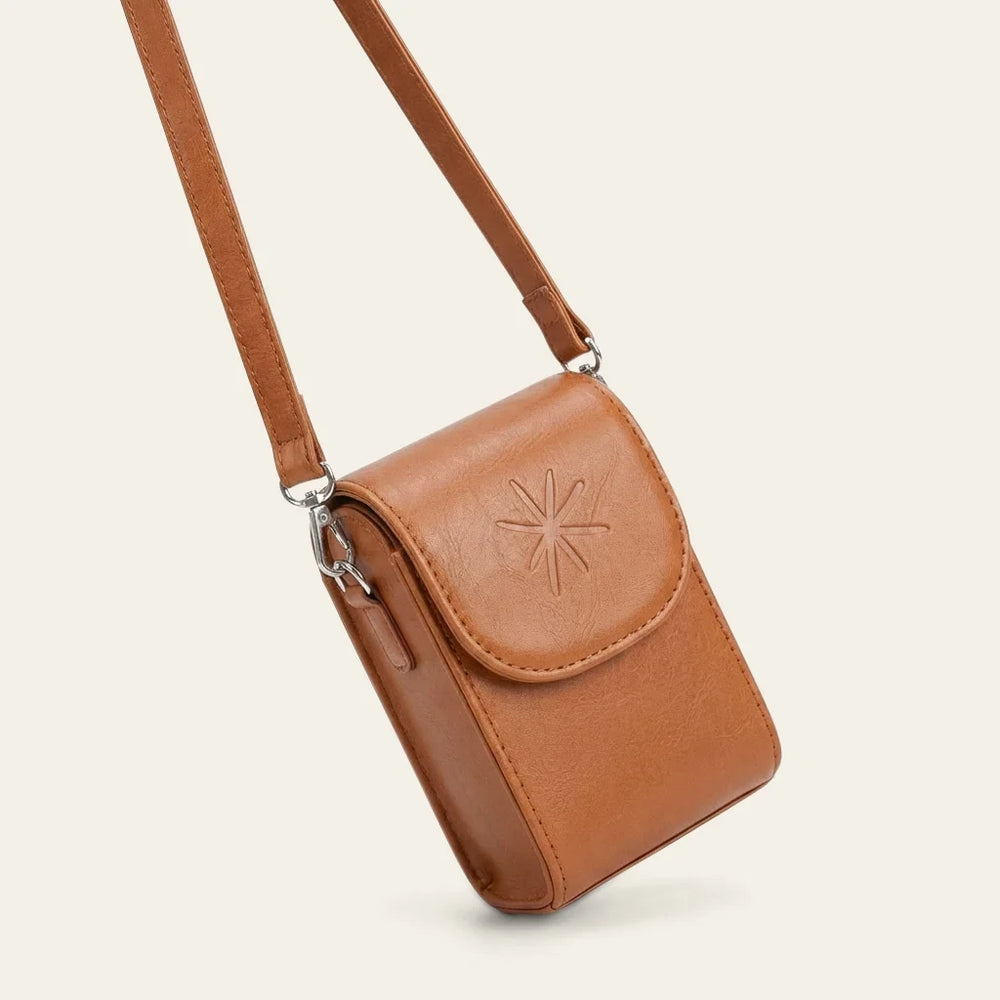 Étui en cuir vegan avec sa bandoulière
